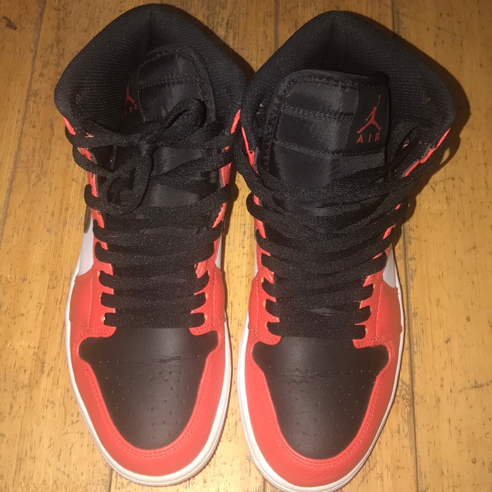 Air jordan 1’s bright red, black and white